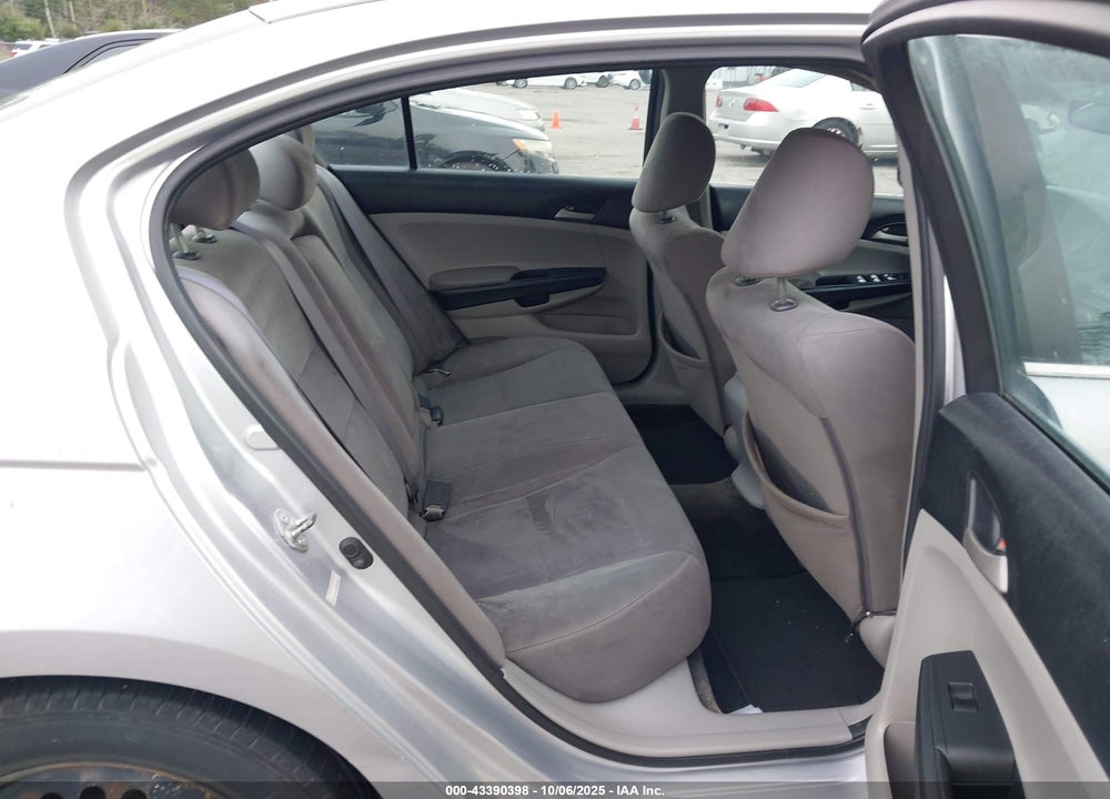2011 HONDA ACCORD VIN: 1HGCP2F33BA096825