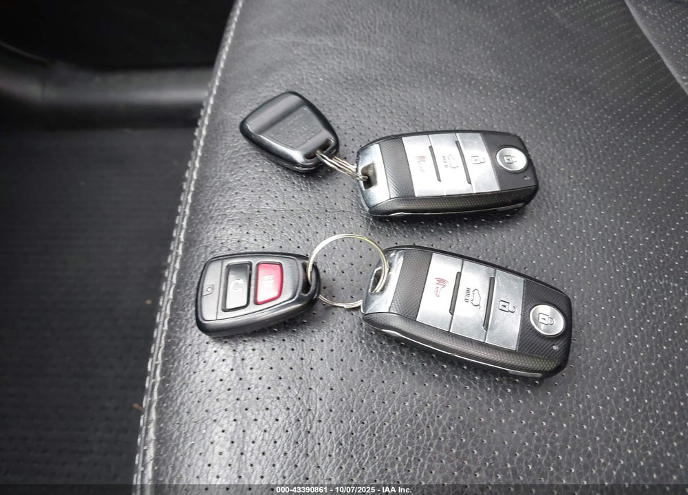 2014 KIA SORENTO LX VIN: 5XYKTCA6XEG517943