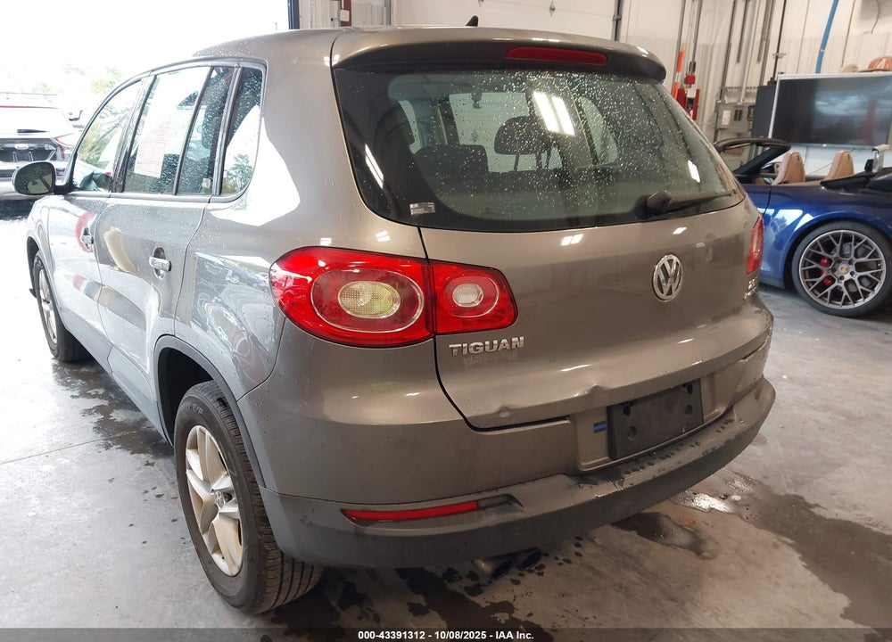 2011 VOLKSWAGEN TIGUAN VIN: WVGBV7AX5BW506451