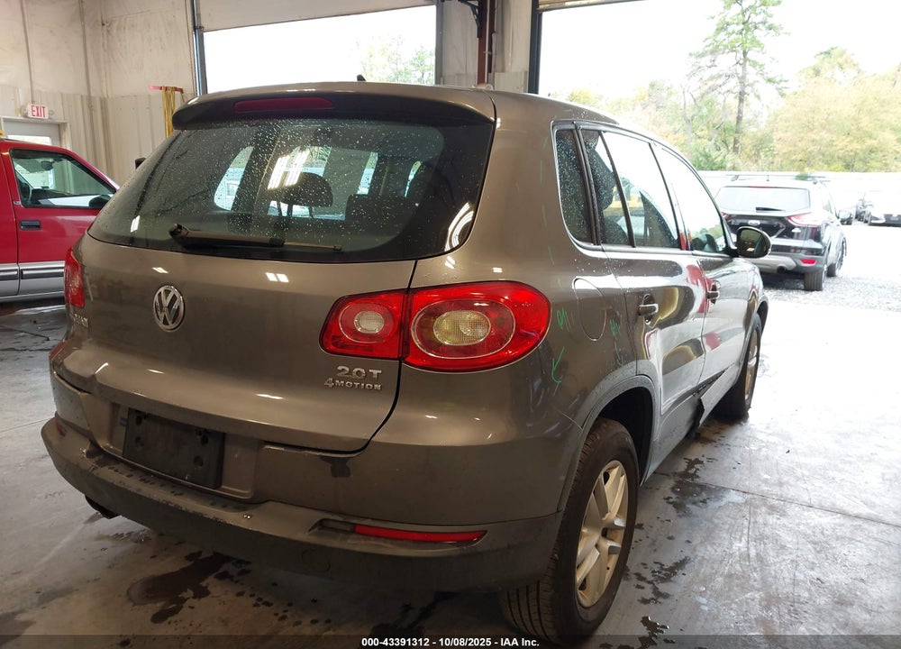 2011 VOLKSWAGEN TIGUAN VIN: WVGBV7AX5BW506451
