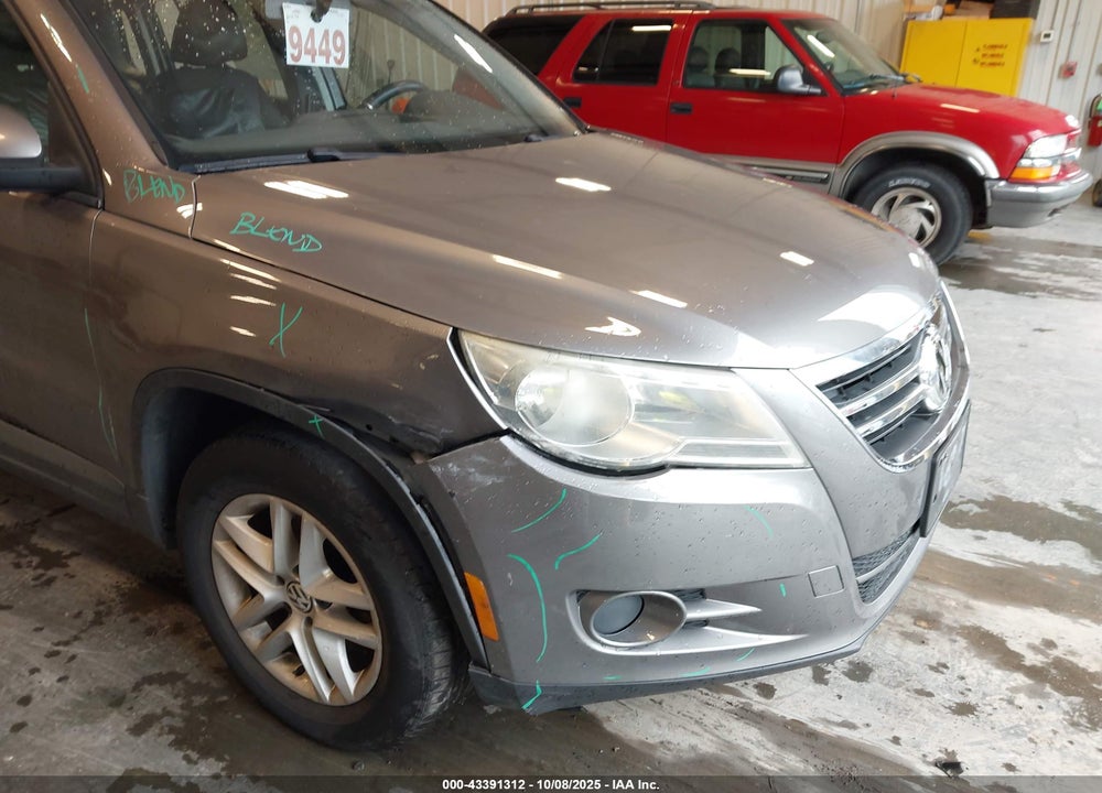 2011 VOLKSWAGEN TIGUAN VIN: WVGBV7AX5BW506451