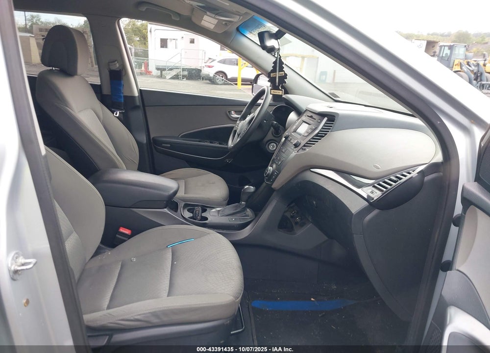 2016 HYUNDAI SANTA FE SE VIN: KM8SMDHF3GU144329