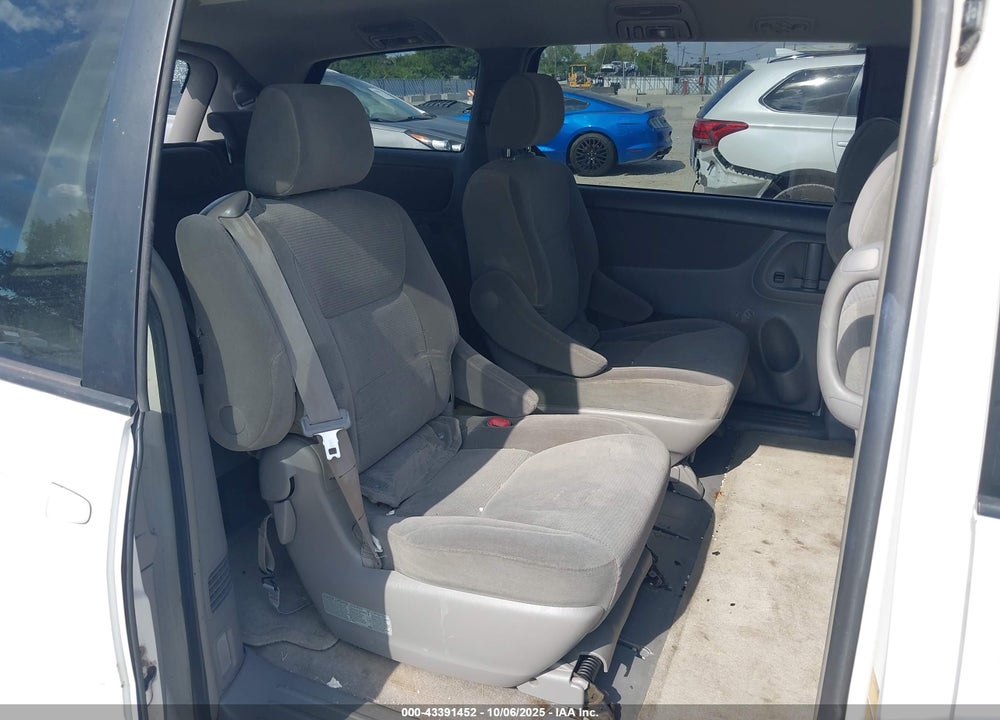 2005 TOYOTA SIENNA LE VIN: 5TDZA23C15S271370