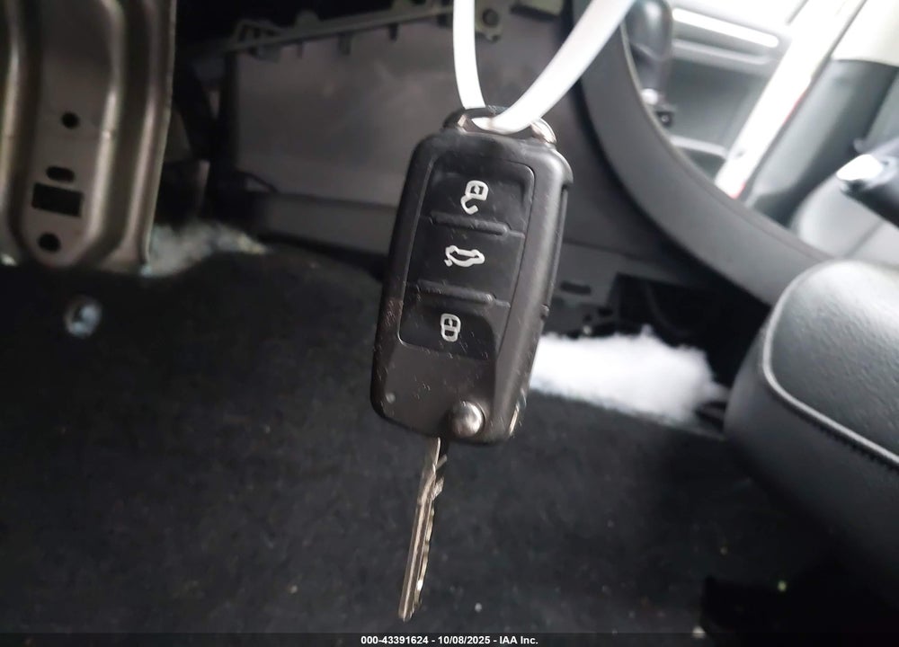 2016 VOLKSWAGEN PASSAT VIN: 1VWAT7A35GC031778