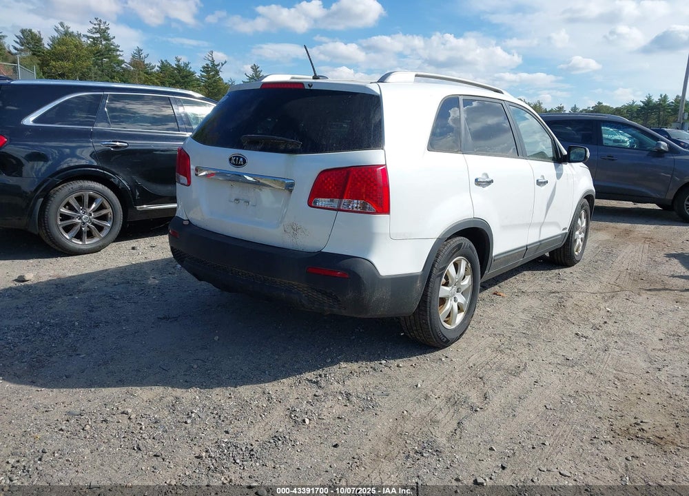 2013 KIA SORENTO VIN: 5XYKTDA2XDG368810