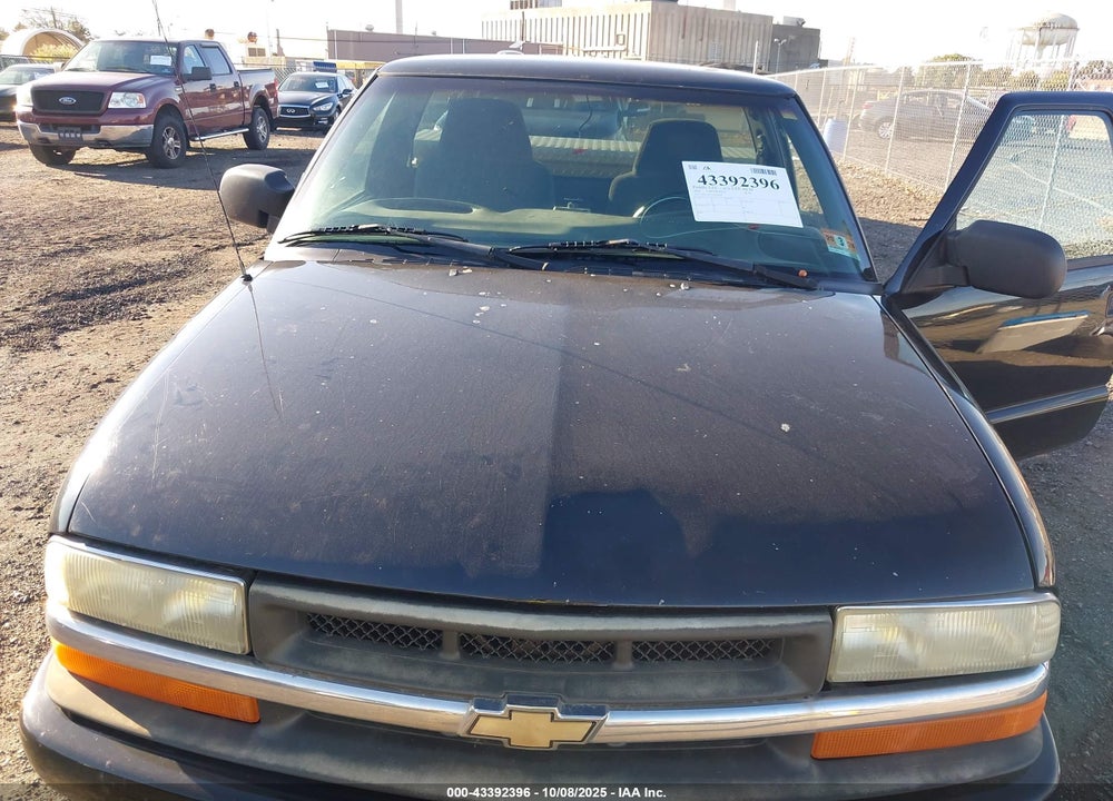 2002 CHEVROLET S-10 LS VIN: 1GCCS145128194643