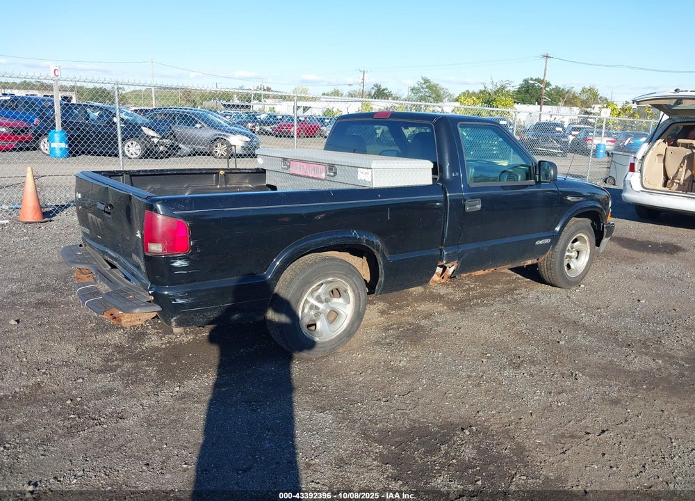 2002 CHEVROLET S-10 LS VIN: 1GCCS145128194643