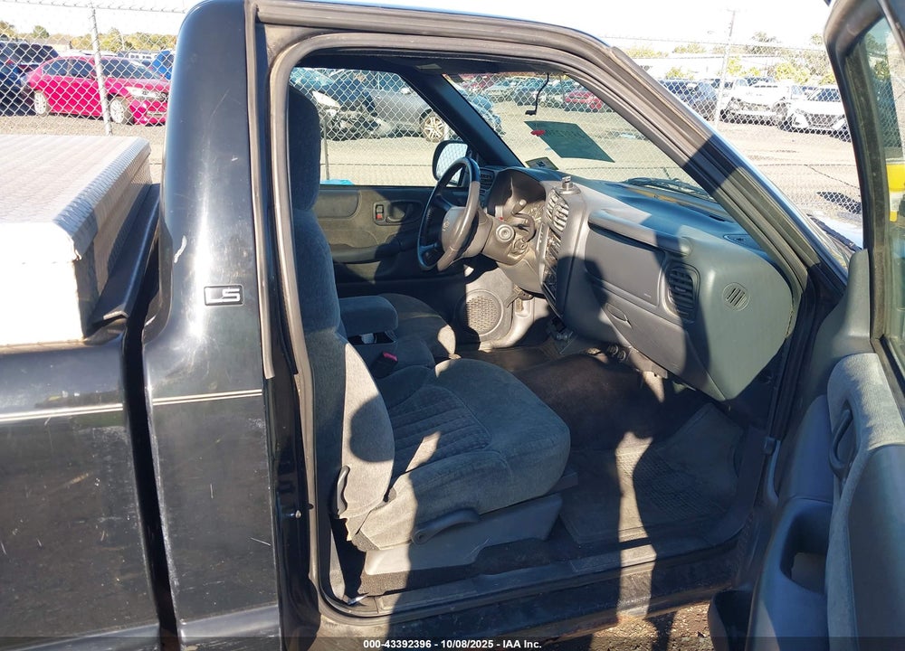 2002 CHEVROLET S-10 LS VIN: 1GCCS145128194643
