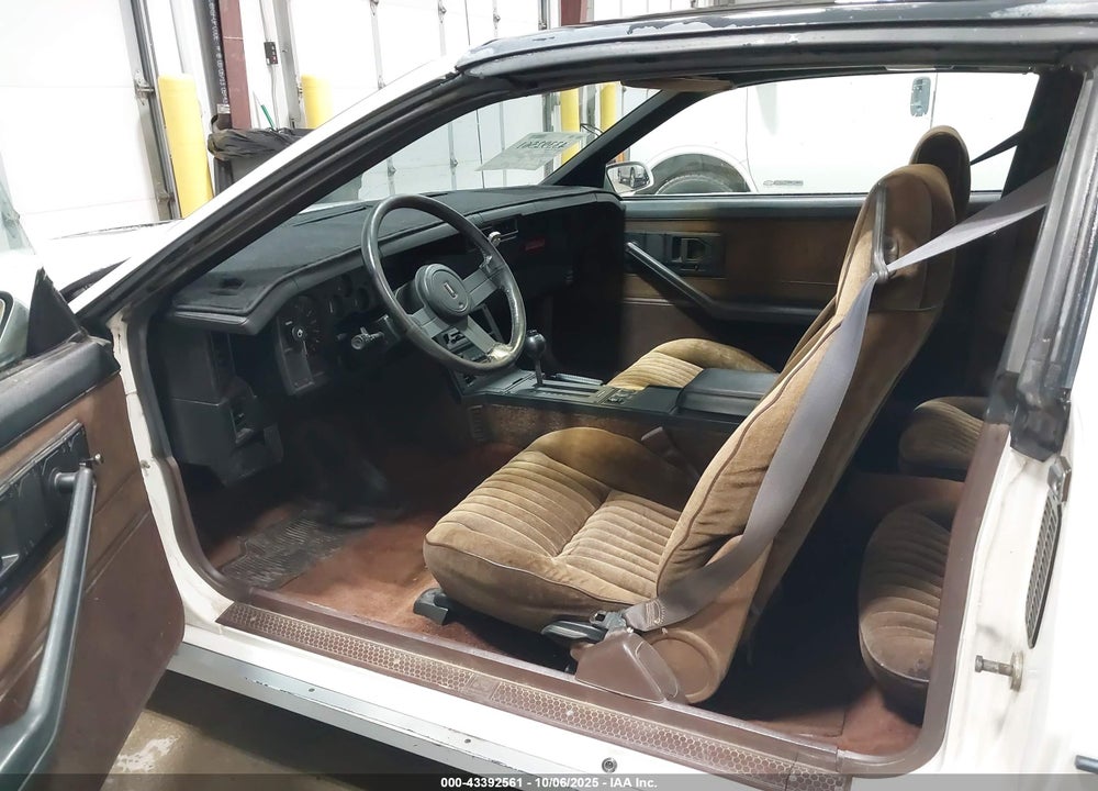1983 CHEVROLET CAMARO VIN: 1G1AP87H8DN128448