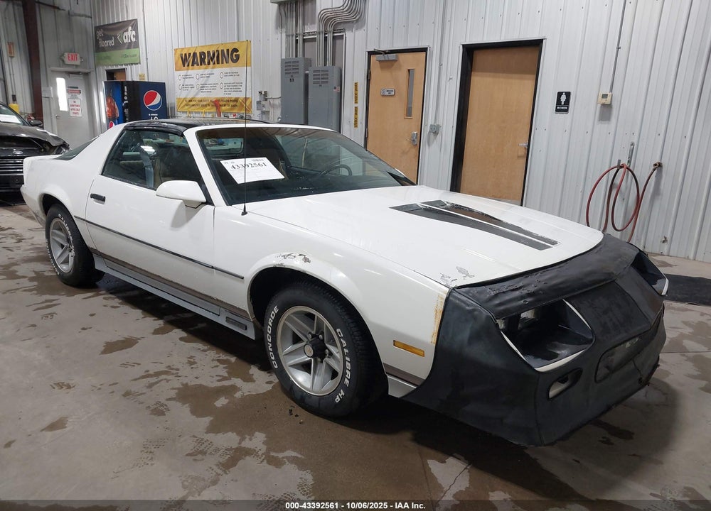 1983 CHEVROLET CAMARO VIN: 1G1AP87H8DN128448