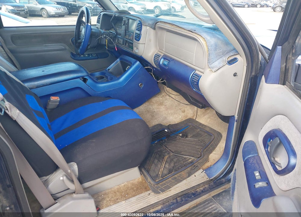 1999 CHEVROLET SUBURBAN 1500 LT VIN: 1GNFK16R5XJ363132