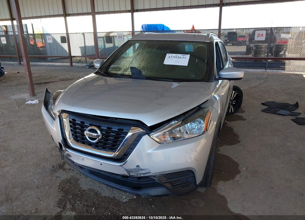 2018 NISSAN KICKS SV VIN: 3N1CP5CU2JL529588