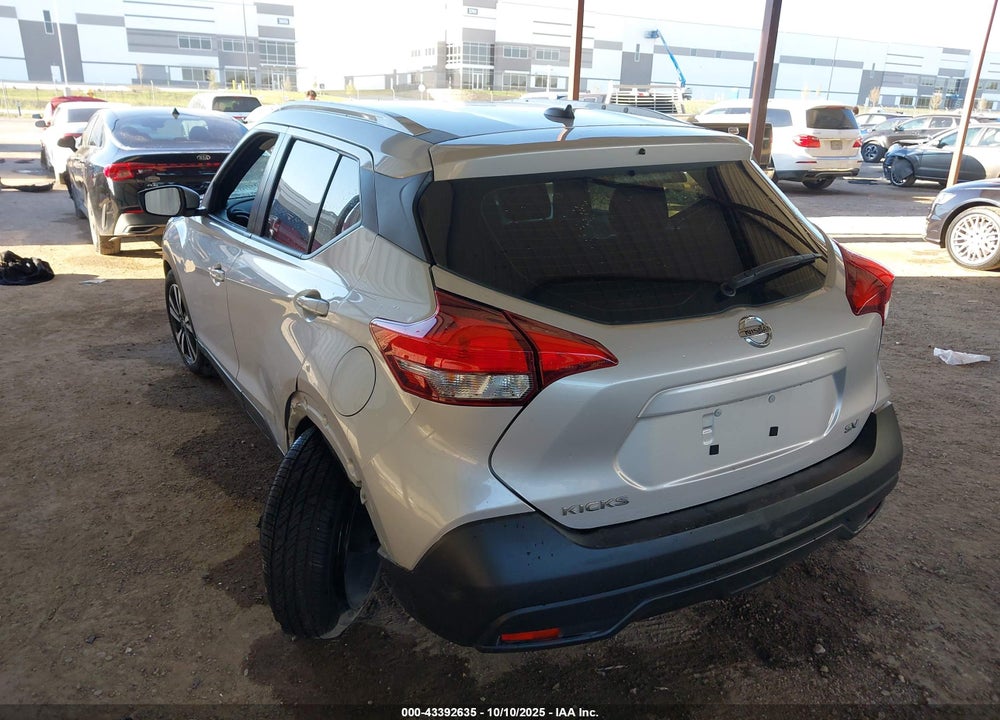 2018 NISSAN KICKS SV VIN: 3N1CP5CU2JL529588