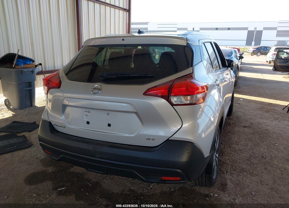 2018 NISSAN KICKS SV VIN: 3N1CP5CU2JL529588