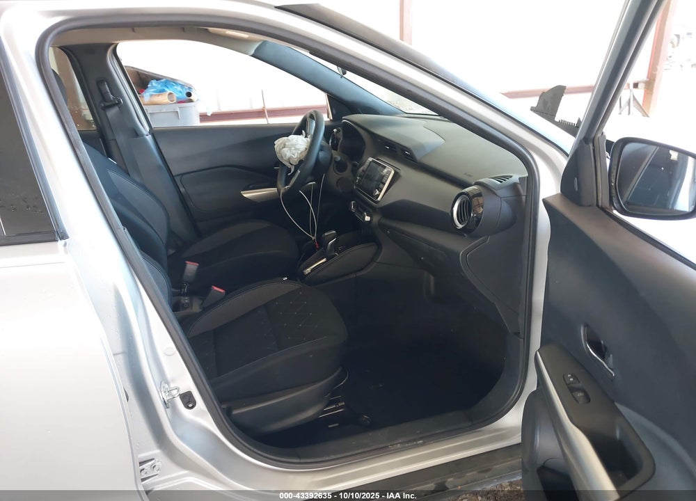 2018 NISSAN KICKS SV VIN: 3N1CP5CU2JL529588
