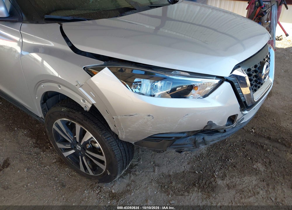 2018 NISSAN KICKS SV VIN: 3N1CP5CU2JL529588
