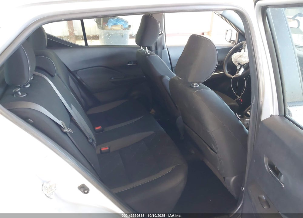 2018 NISSAN KICKS SV VIN: 3N1CP5CU2JL529588