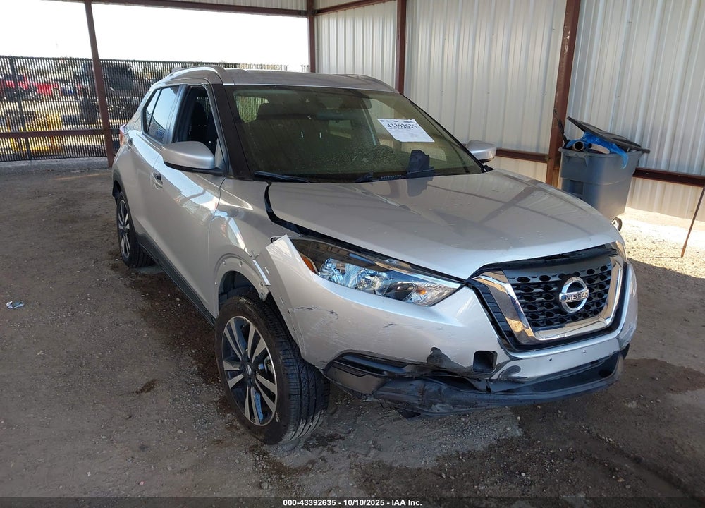 2018 NISSAN KICKS SV VIN: 3N1CP5CU2JL529588