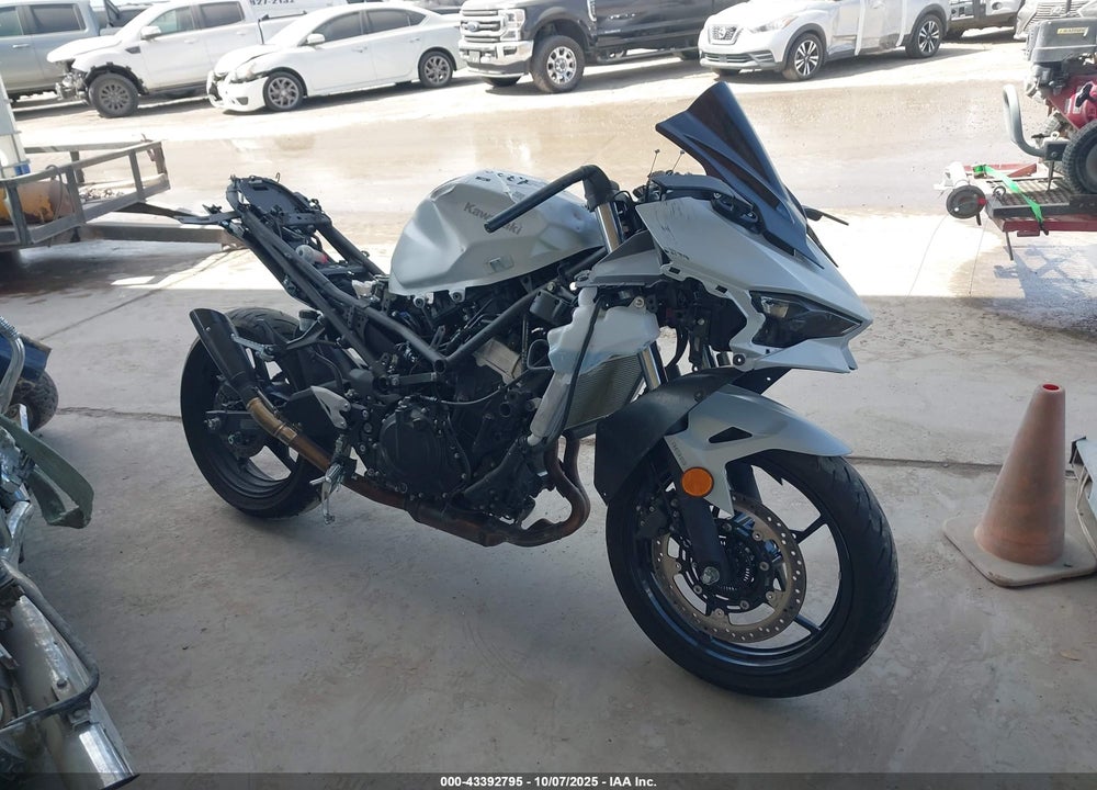2025 KAWASAKI EX500 VIN: ML5EXGG10SDA67523