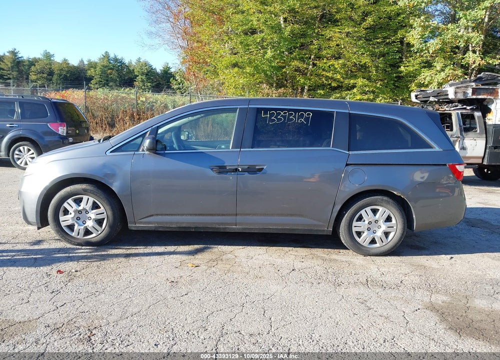 2011 HONDA ODYSSEY VIN: 5FNRL5H24BB047831