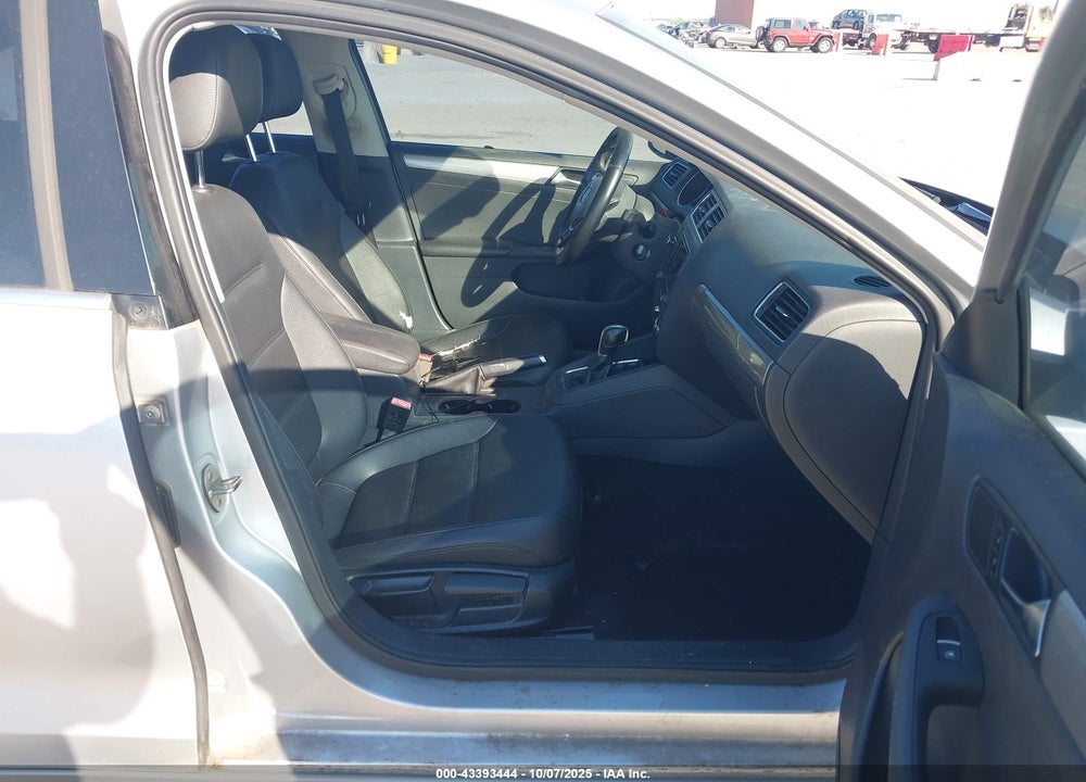 2016 VOLKSWAGEN JETTA VIN: 3VWD67AJXGM320544