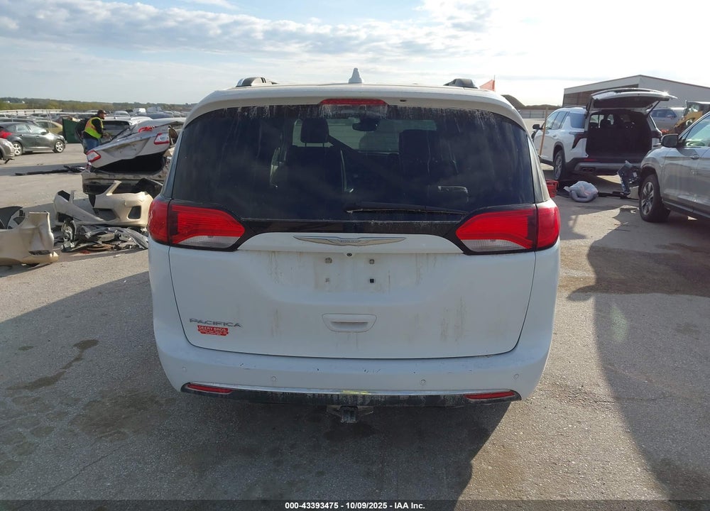 2017 CHRYSLER PACIFICA TOURING L PLUS VIN: 2C4RC1EG4HR634083