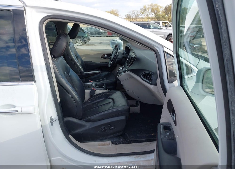 2017 CHRYSLER PACIFICA TOURING L PLUS VIN: 2C4RC1EG4HR634083