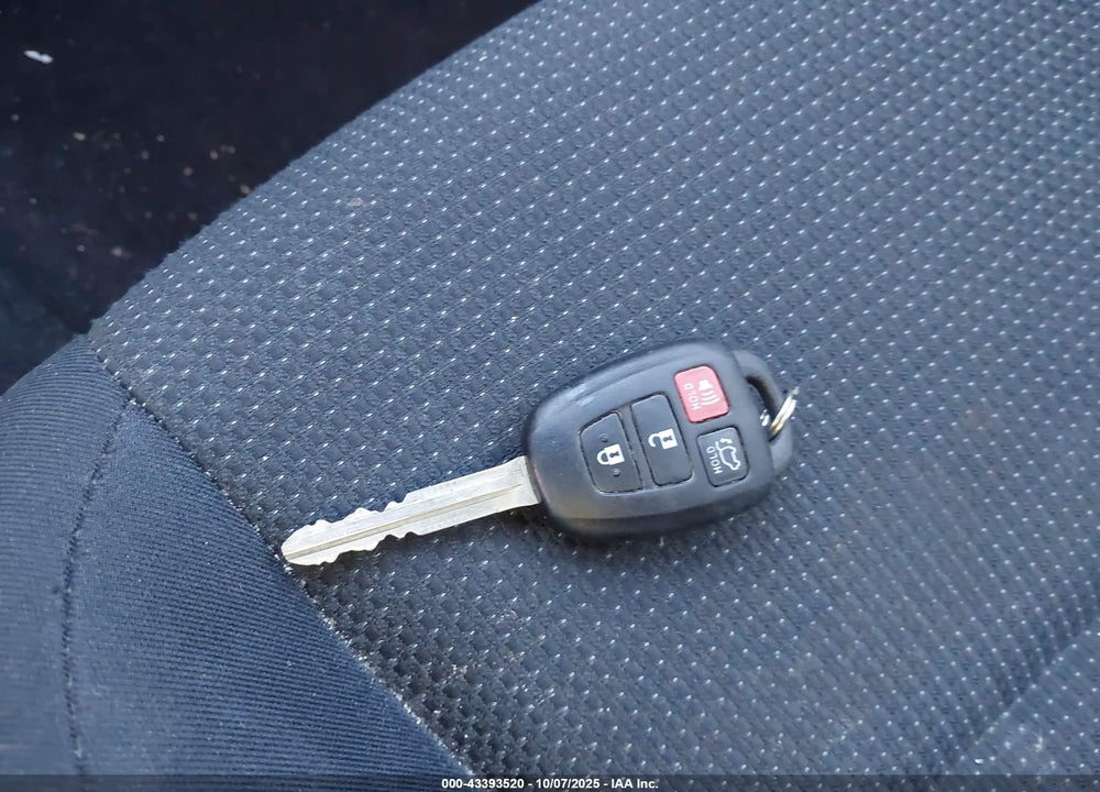 2016 TOYOTA RAV4 VIN: 2T3RFREV8GW526929