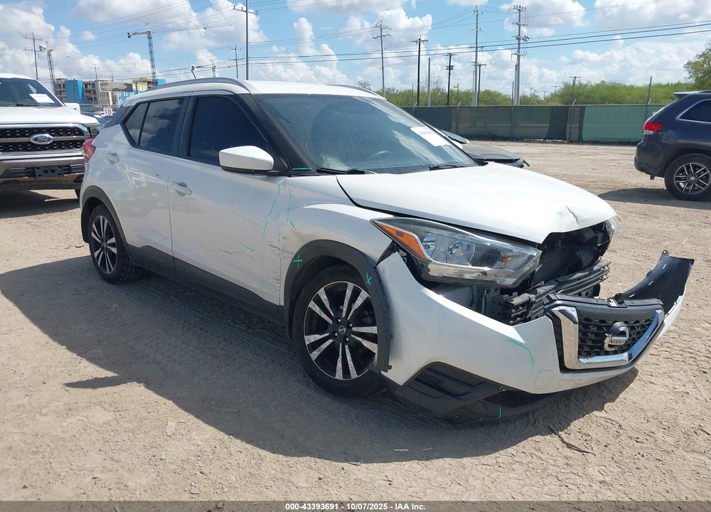 2018 NISSAN KICKS SV VIN: 3N1CP5CU2JL500155