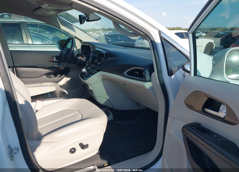 2018 CHRYSLER PACIFICA TOURING L PLUS VIN: 2C4RC1EG5JR247886