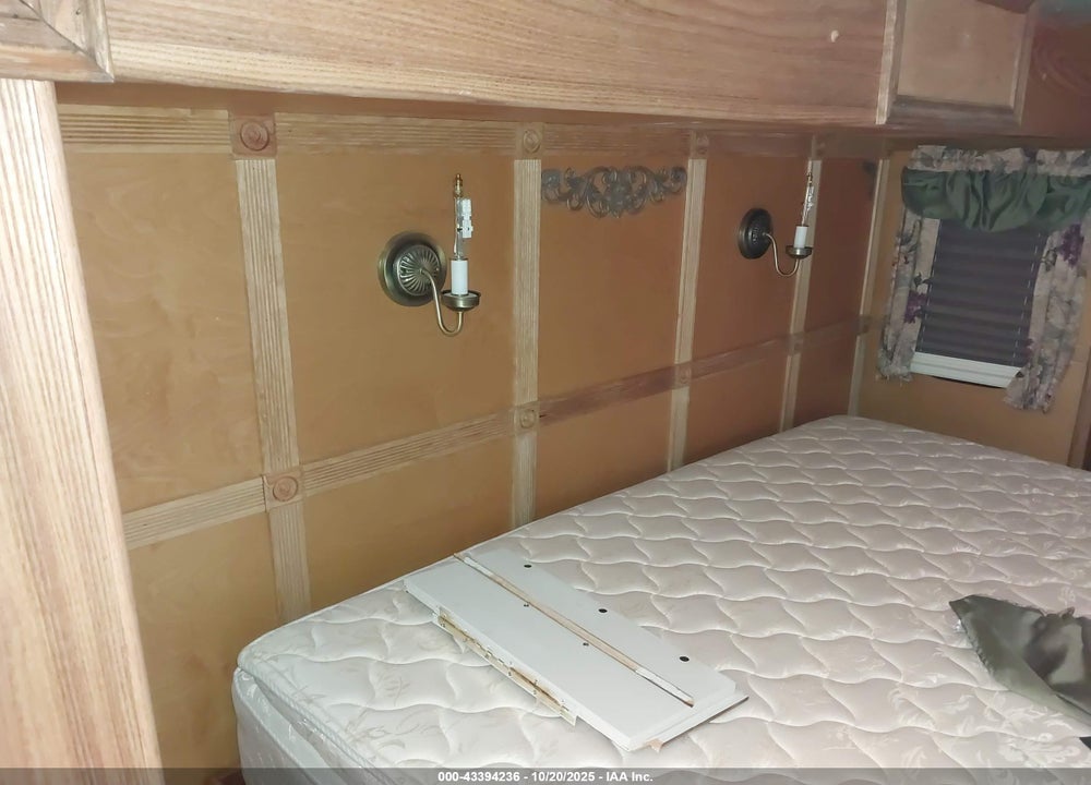 2005 KEYSTONE MONTANA VIN: 4YDF338275D513039