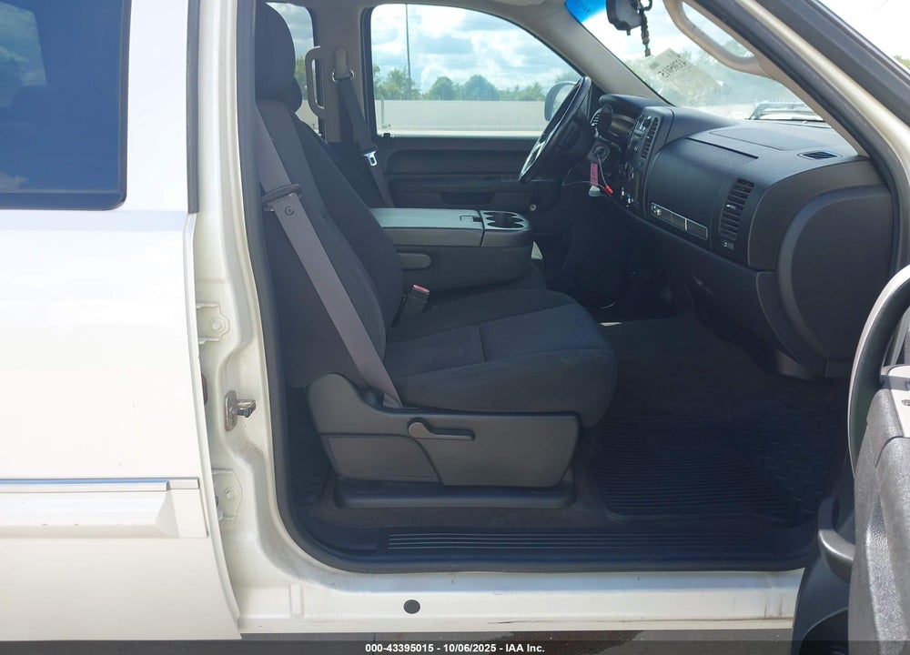 2011 CHEVROLET SILVERADO 1500 LT VIN: 3GCPKSE33BG259362