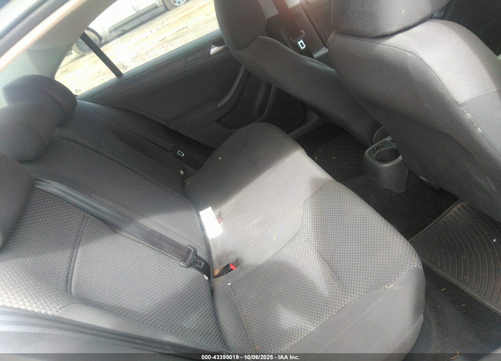2011 VOLKSWAGEN JETTA VIN: 3VW2K7AJ4BM399236