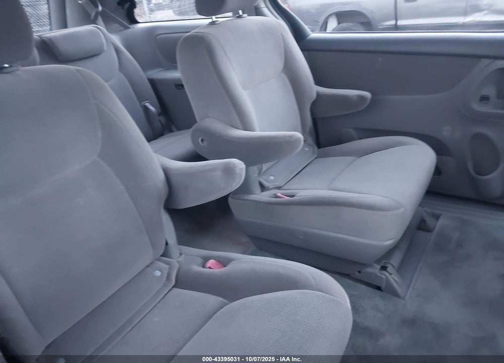 2005 TOYOTA SIENNA LE VIN: 5TDBA23C25S031133