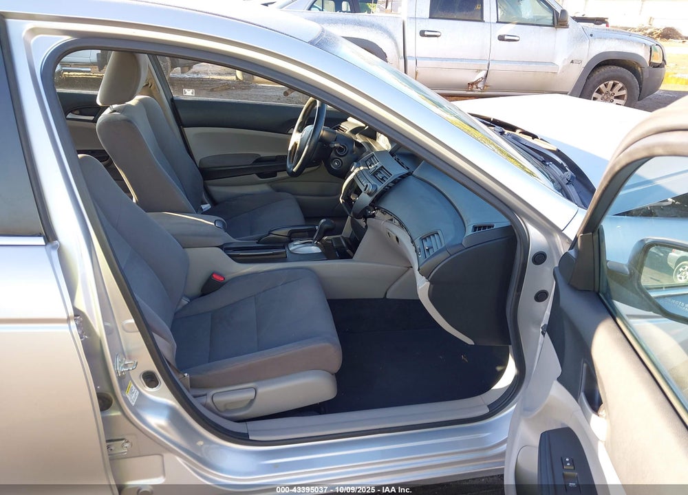 2011 HONDA ACCORD 2.4 LX-P VIN: 1HGCP2F45BA093496