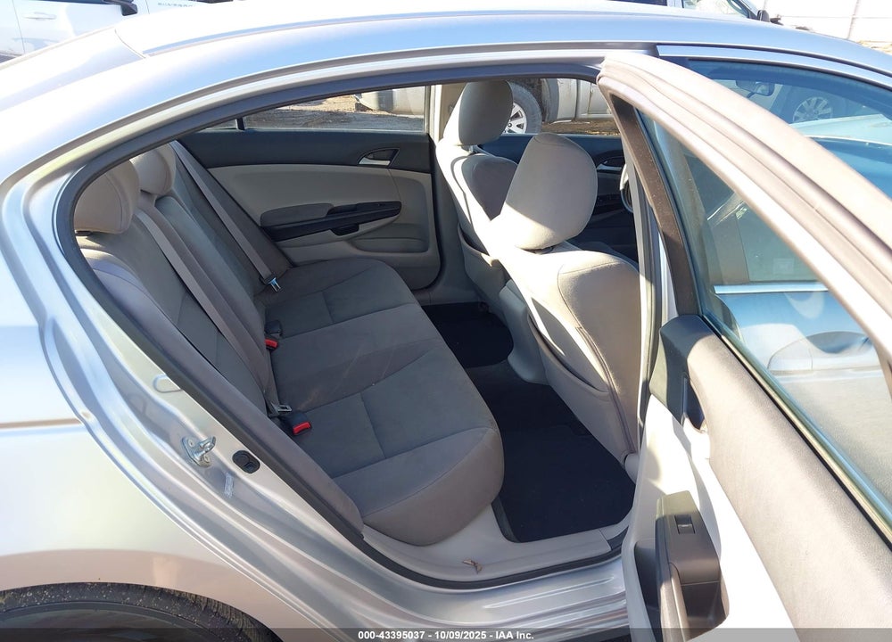2011 HONDA ACCORD 2.4 LX-P VIN: 1HGCP2F45BA093496