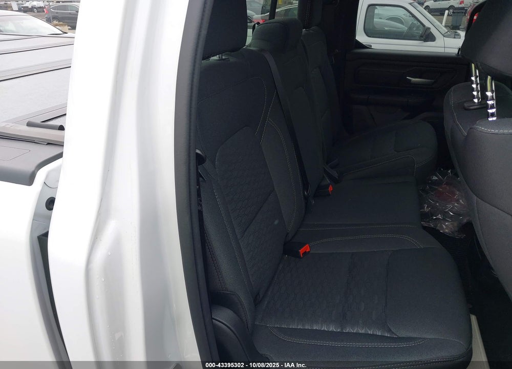 2025 RAM 1500 TRADESMAN 4X4 6'4 BOX VIN: 1C6RRFCG1SN557487