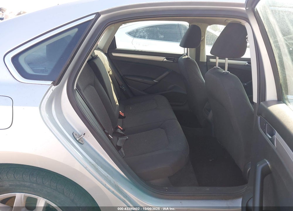 2016 VOLKSWAGEN PASSAT VIN: 1VWAT7A34GC027012