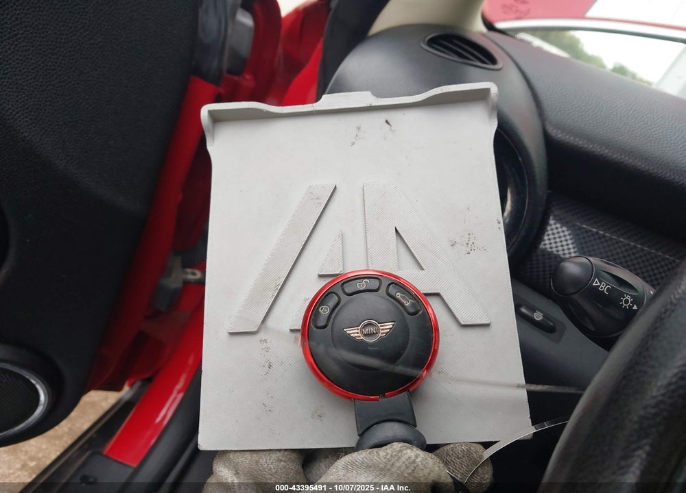 2012 MINI COOPER VIN: WMWSV3C53CTY18194
