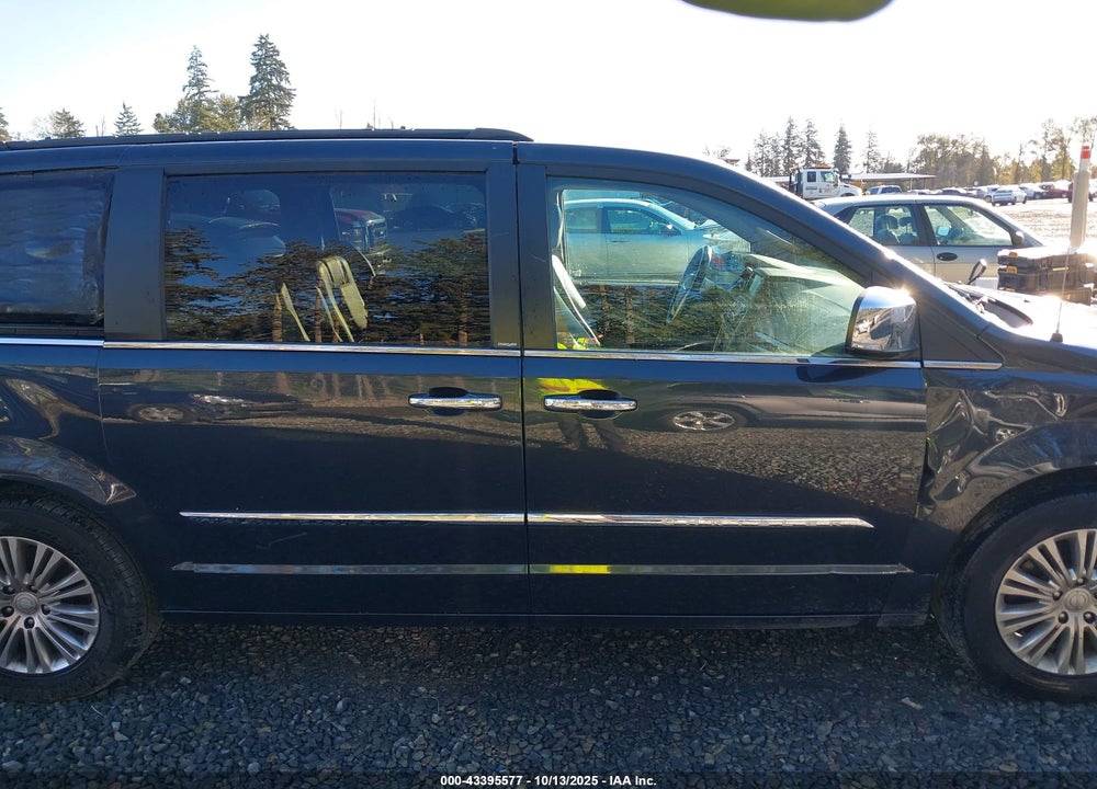 2013 CHRYSLER TOWN & COUNTRY VIN: 2C4RC1CG0DR736977