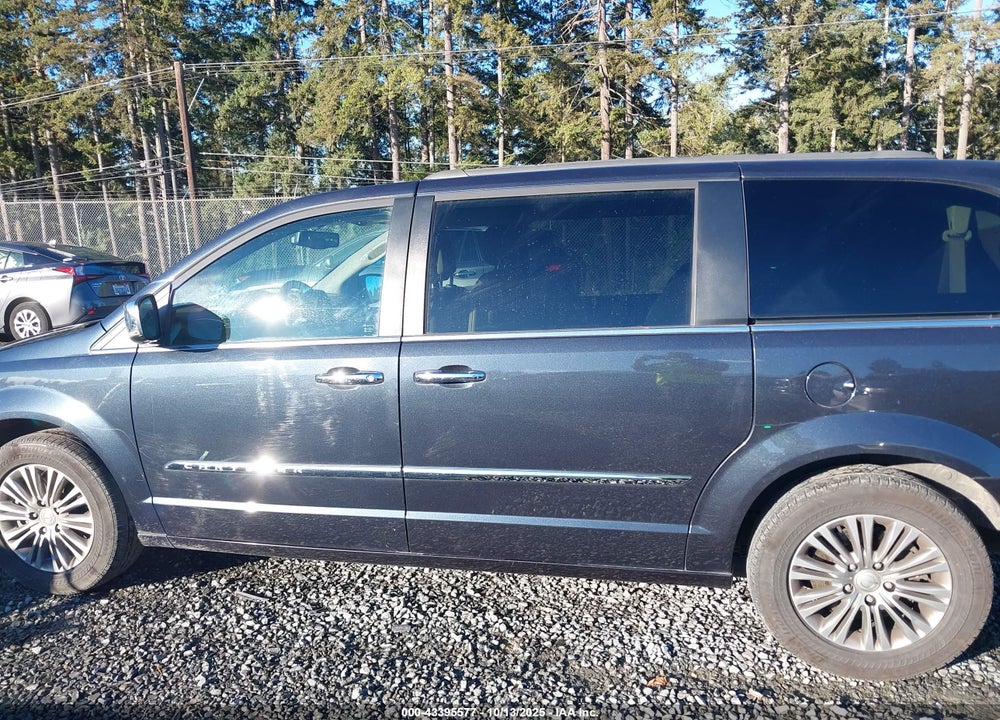 2013 CHRYSLER TOWN & COUNTRY VIN: 2C4RC1CG0DR736977
