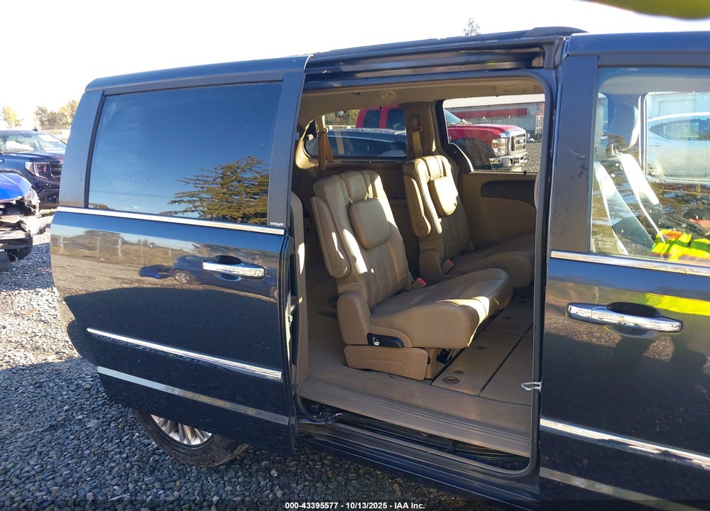 2013 CHRYSLER TOWN & COUNTRY VIN: 2C4RC1CG0DR736977