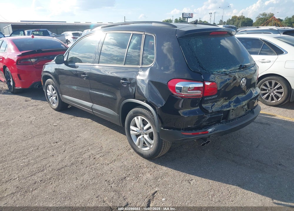 2017 VOLKSWAGEN TIGUAN VIN: WVGAV7AX2HK000670