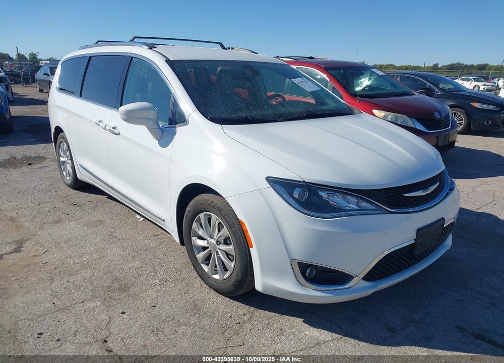 2018 CHRYSLER PACIFICA TOURING L VIN: 2C4RC1BG1JR290822