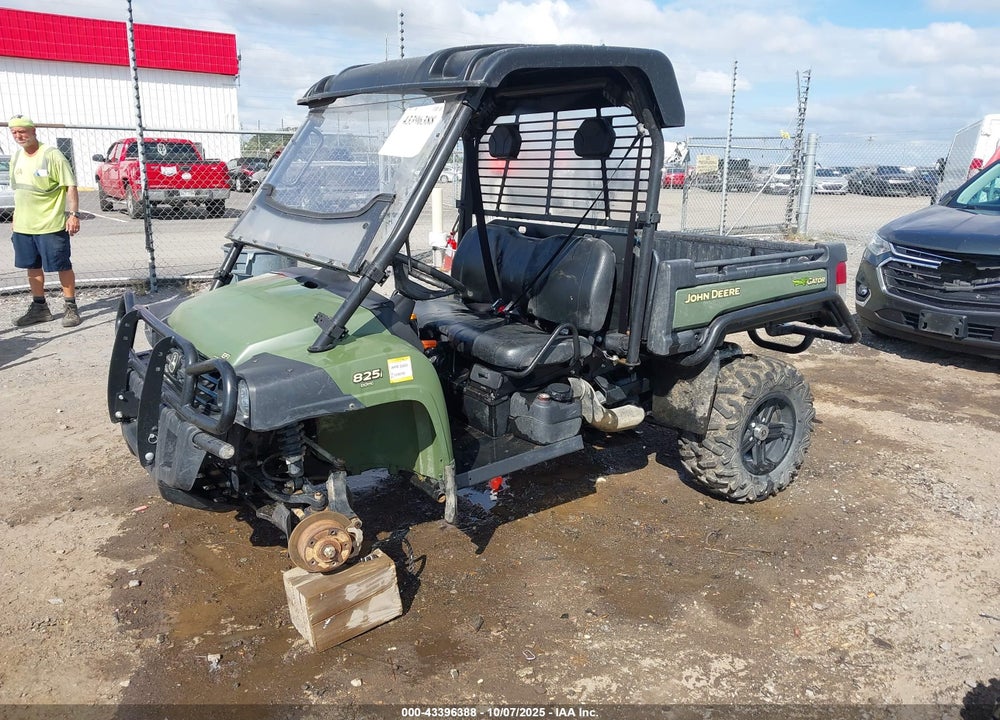 2011 JOHN DEERE GATOR VIN: 1M0825GSVBM041151