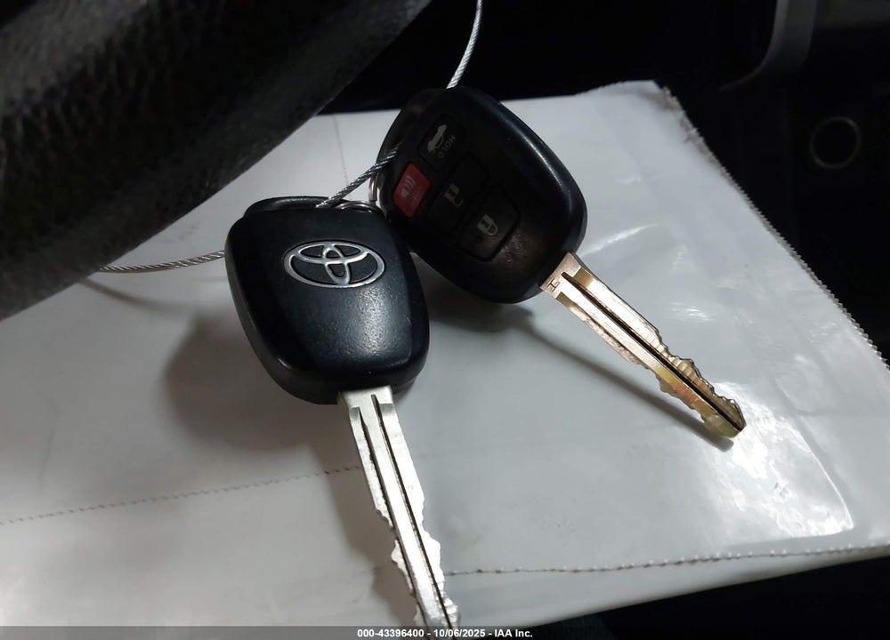 2018 TOYOTA COROLLA LE VIN: 2T1BURHE3JC005542