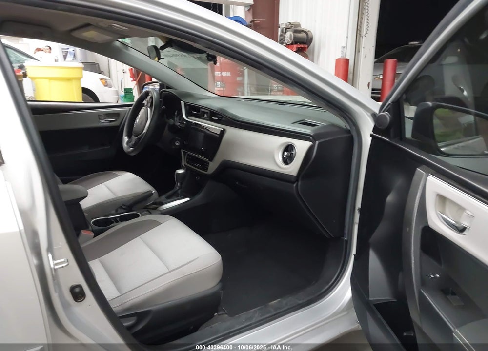 2018 TOYOTA COROLLA LE VIN: 2T1BURHE3JC005542