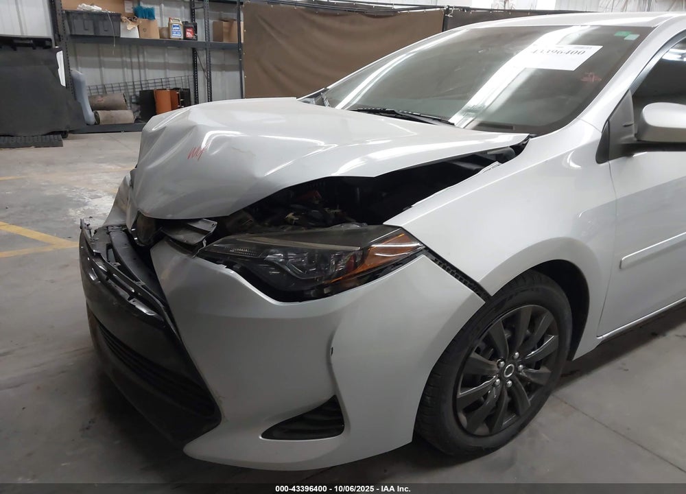 2018 TOYOTA COROLLA LE VIN: 2T1BURHE3JC005542