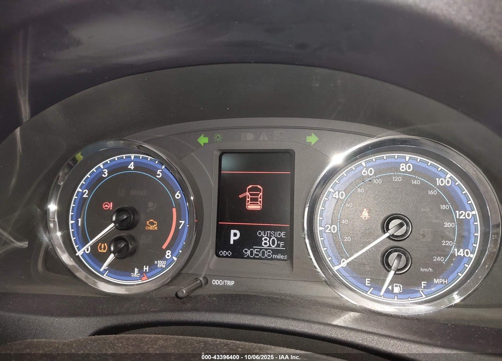 2018 TOYOTA COROLLA LE VIN: 2T1BURHE3JC005542