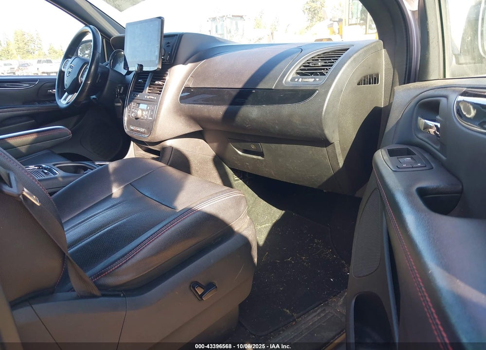 2018 DODGE GRAND CARAVAN GT VIN: 2C4RDGEG8JR220259